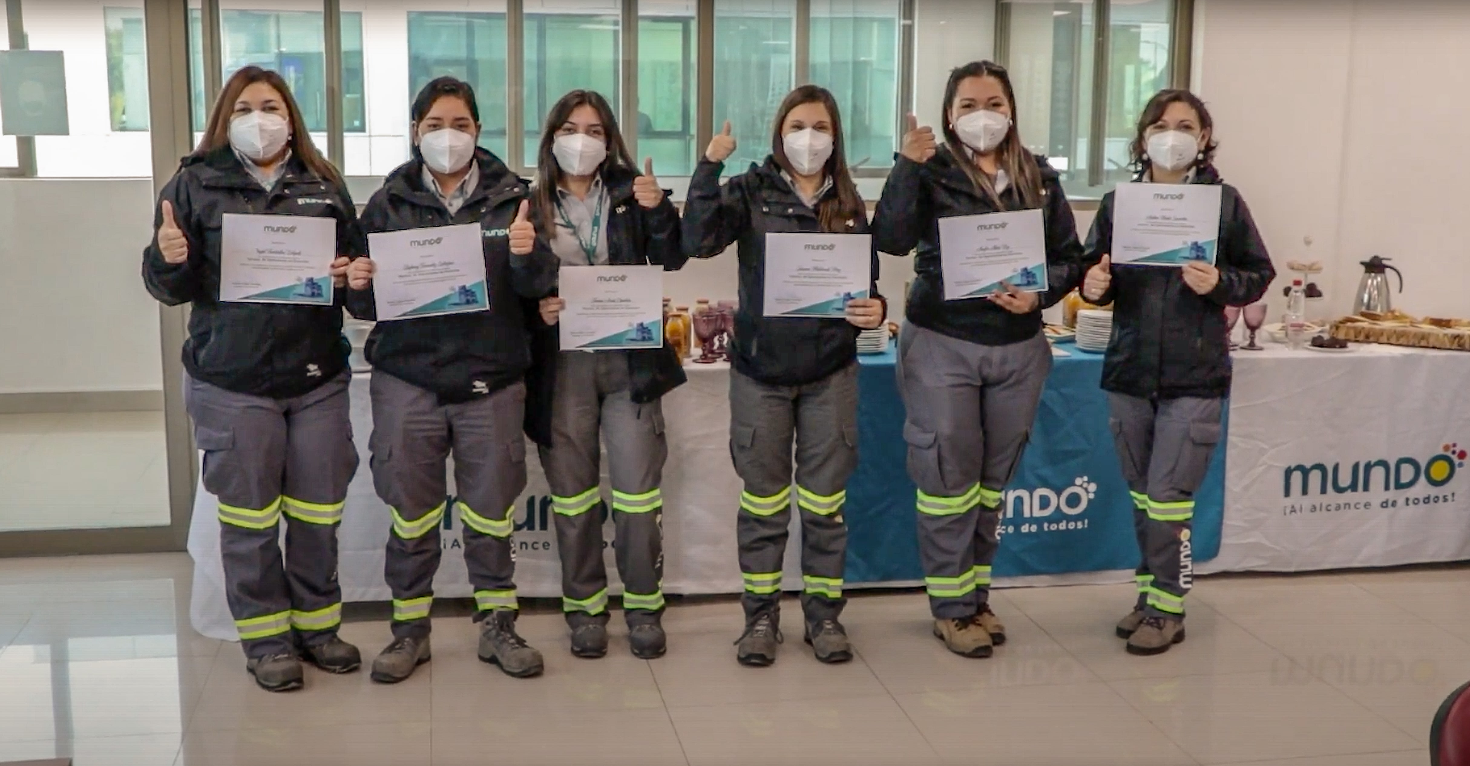 banner Mundo certificó la primera cuadrilla femenina de técnicas de Fibra Óptica