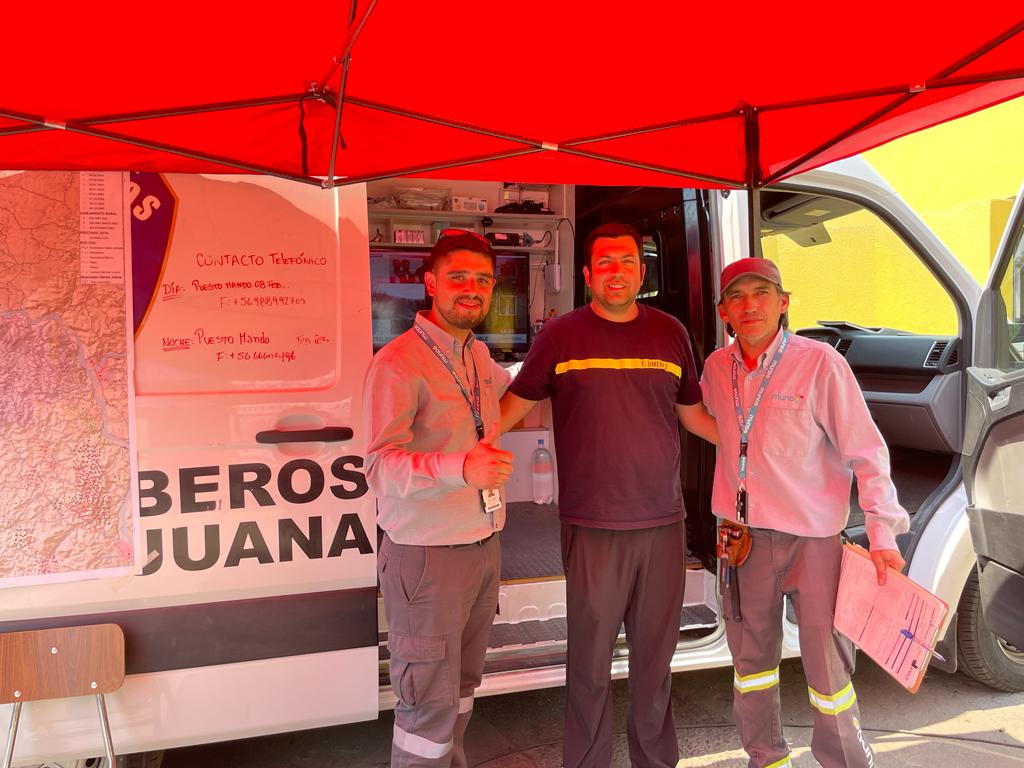 banner MUNDO instala conectividad en centros de operaciones de la provincia de Concepción para apoyar el control de los incendios que afectan al sur del país