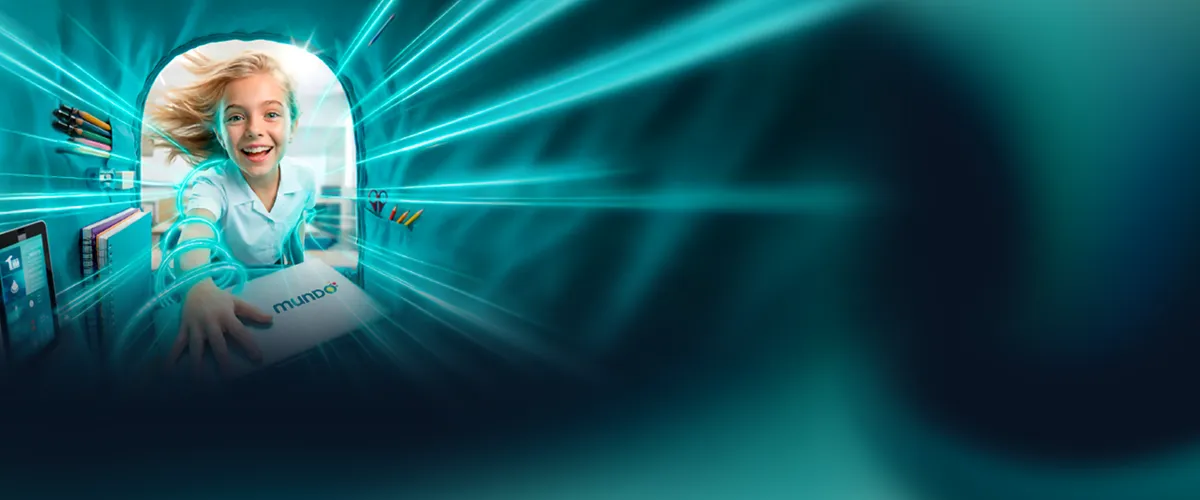 Niña buscando laptop de Mundo